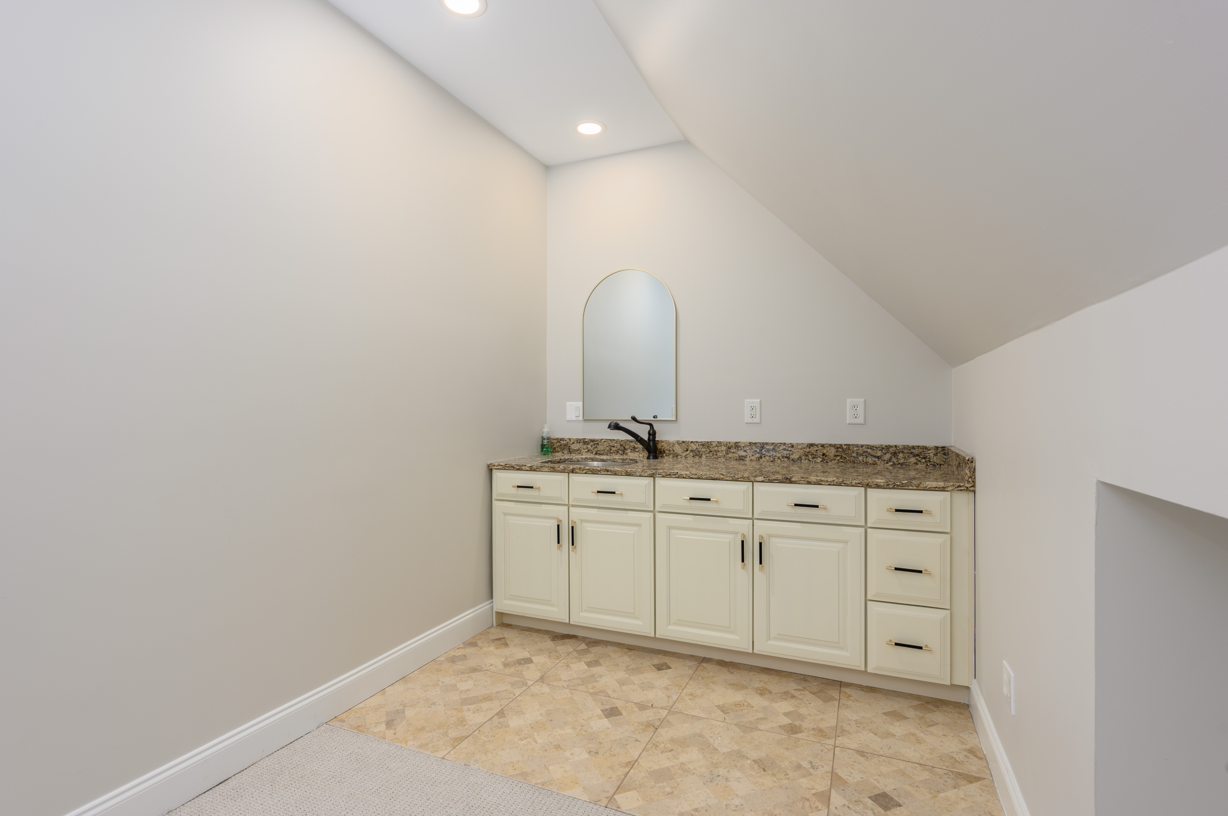 1041 Amasa Lane image 31